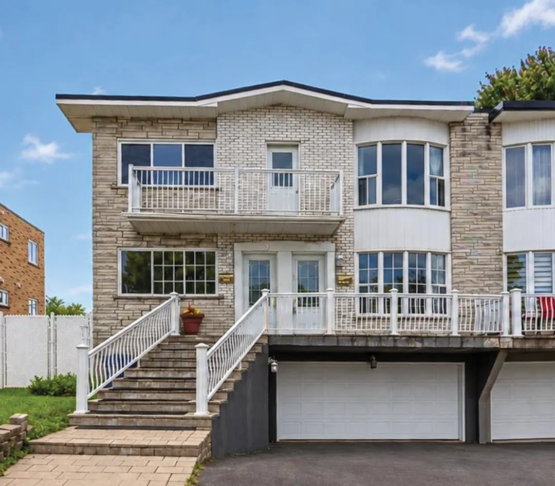 Duplex avec balcon et garage double